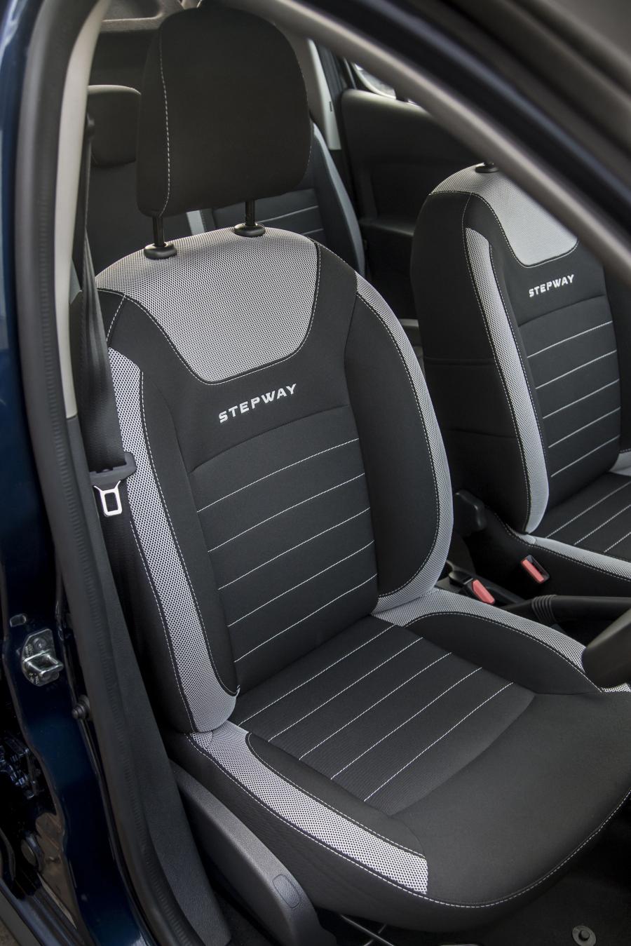 Интерьер Dacia Sandero Stepway 2017 года  (UK) (фото 29 из 30)